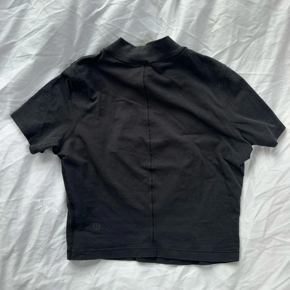 Lululemon T-Shirt in Size 4 - Picture 4 of 5